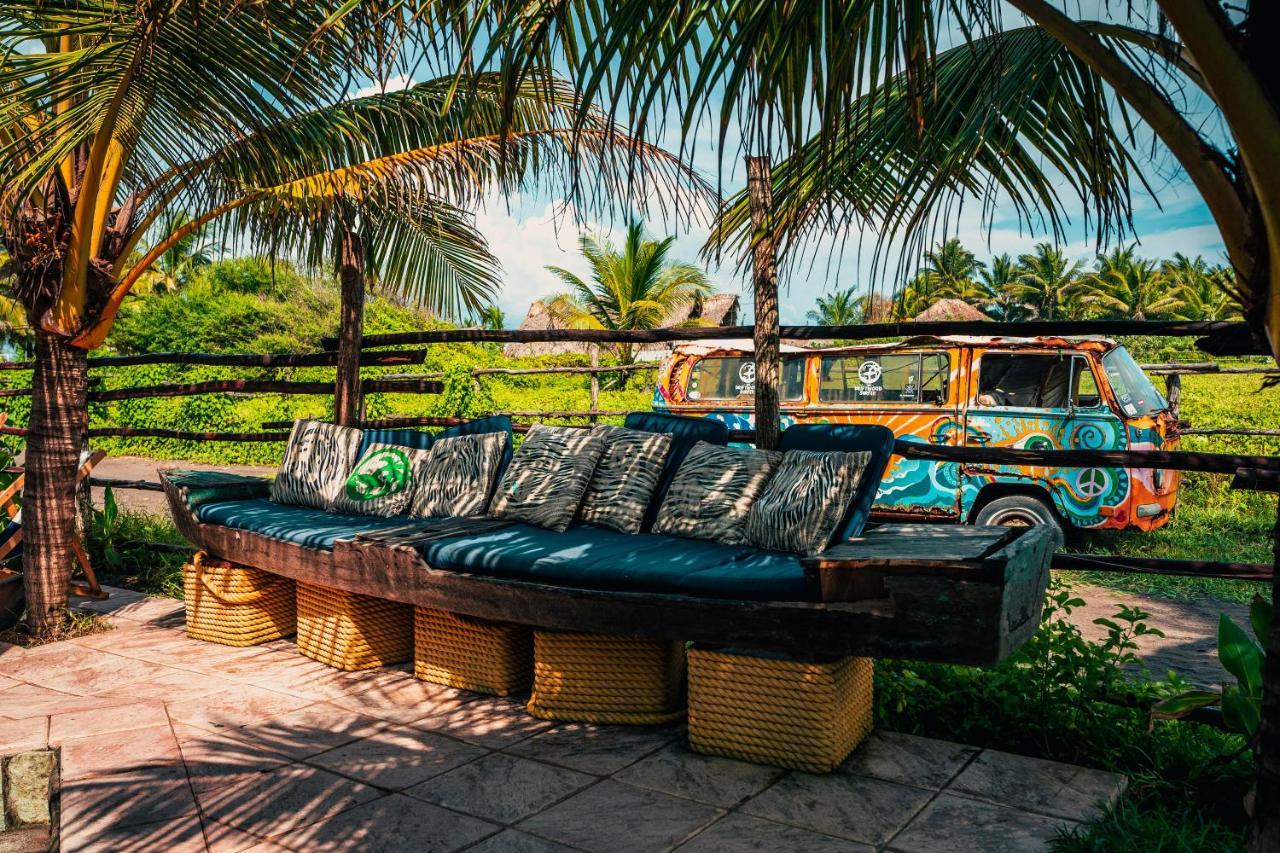 The Driftwood Surfer Beachfront Hostel / Restaurant / Bar, El Paredon Эль-Паредон-Буэна-Виста Экстерьер фото
