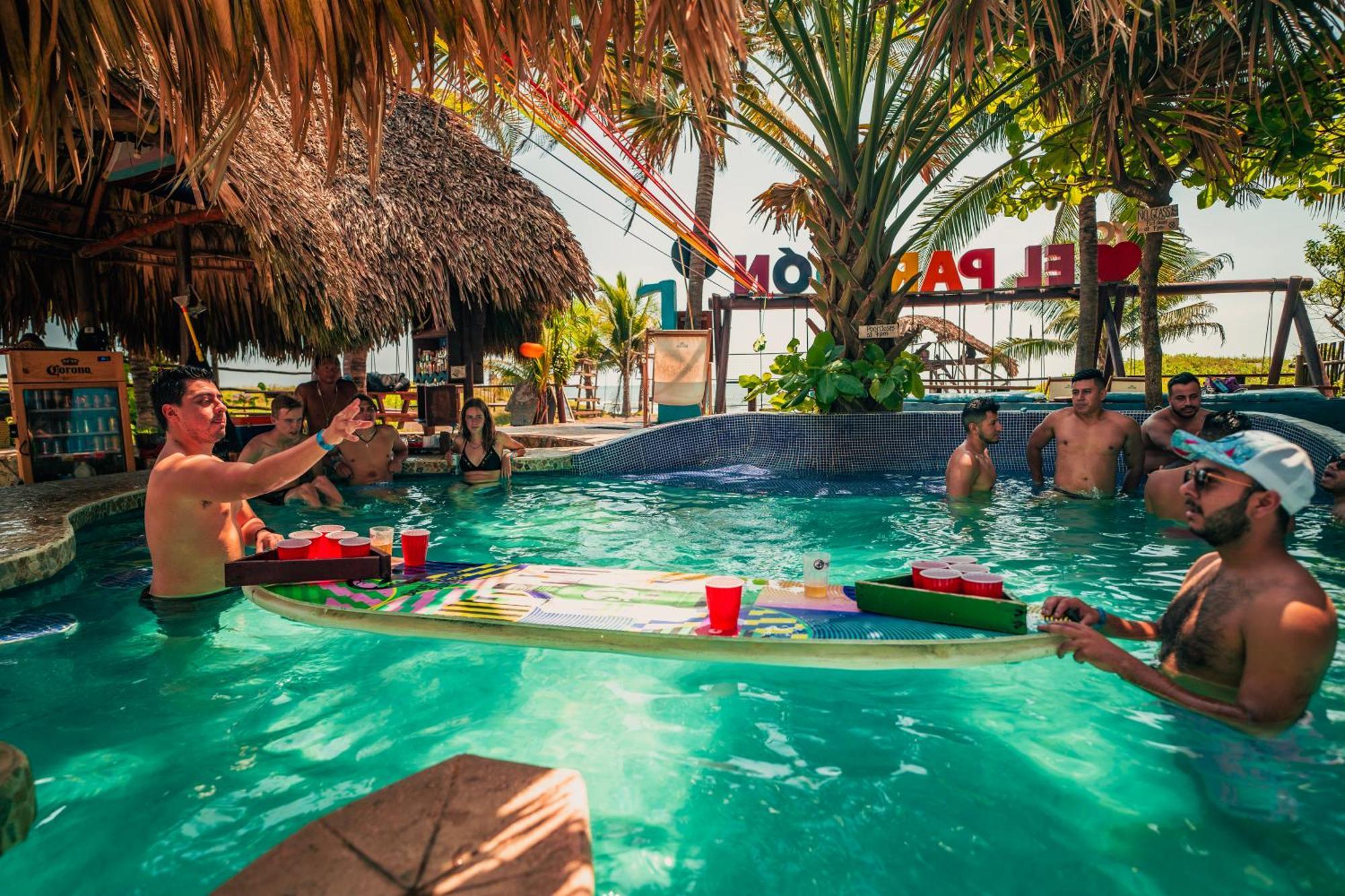 The Driftwood Surfer Beachfront Hostel / Restaurant / Bar, El Paredon Эль-Паредон-Буэна-Виста Экстерьер фото